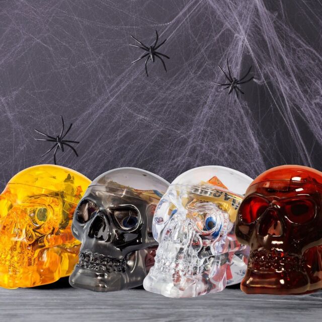 Är ni redo för Halloween? 👻🎃 Våra skallar innehåller gott godis och funkar också perfekt som läskigt Halloweenpynt ☠️
